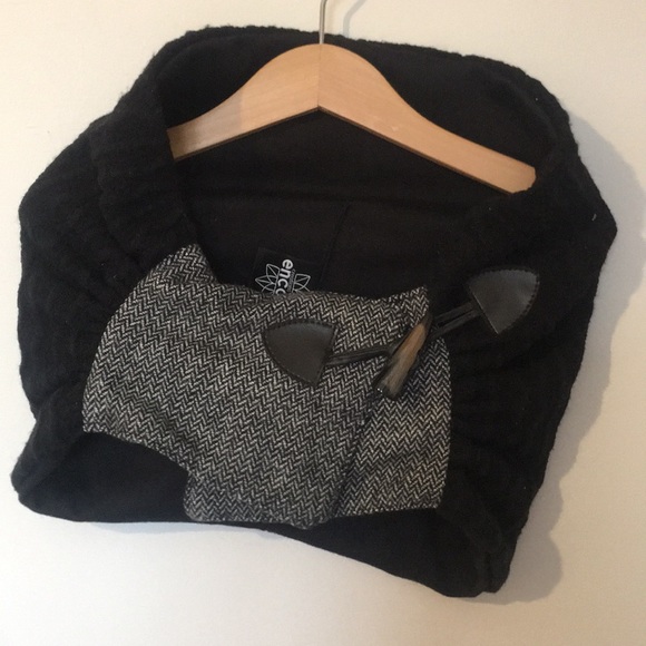 designer scarf/neck warmer. - Picture 1 of 10